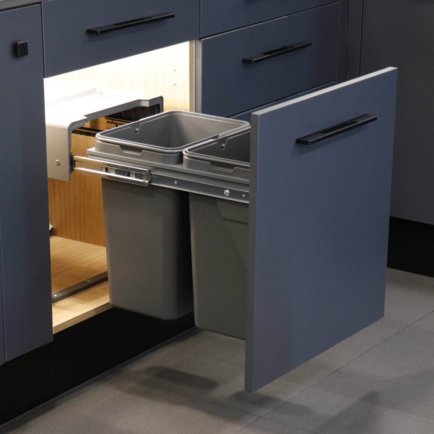 Ebco Pull Out Waste Bin 4 - 40 Ltr.